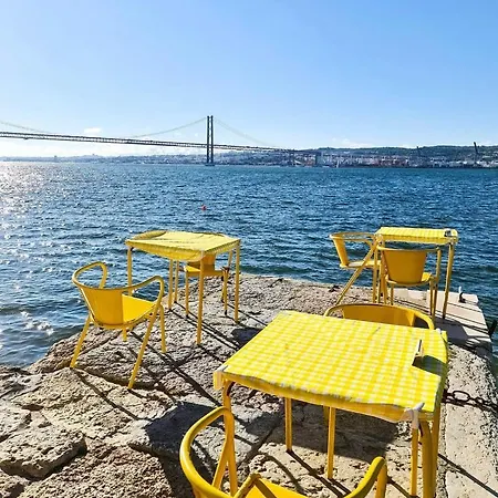 Golden Place - Cacilhas