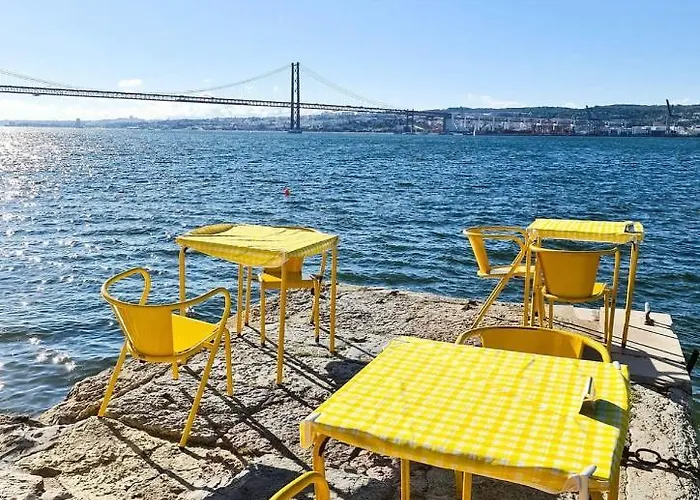 Golden Place - Cacilhas